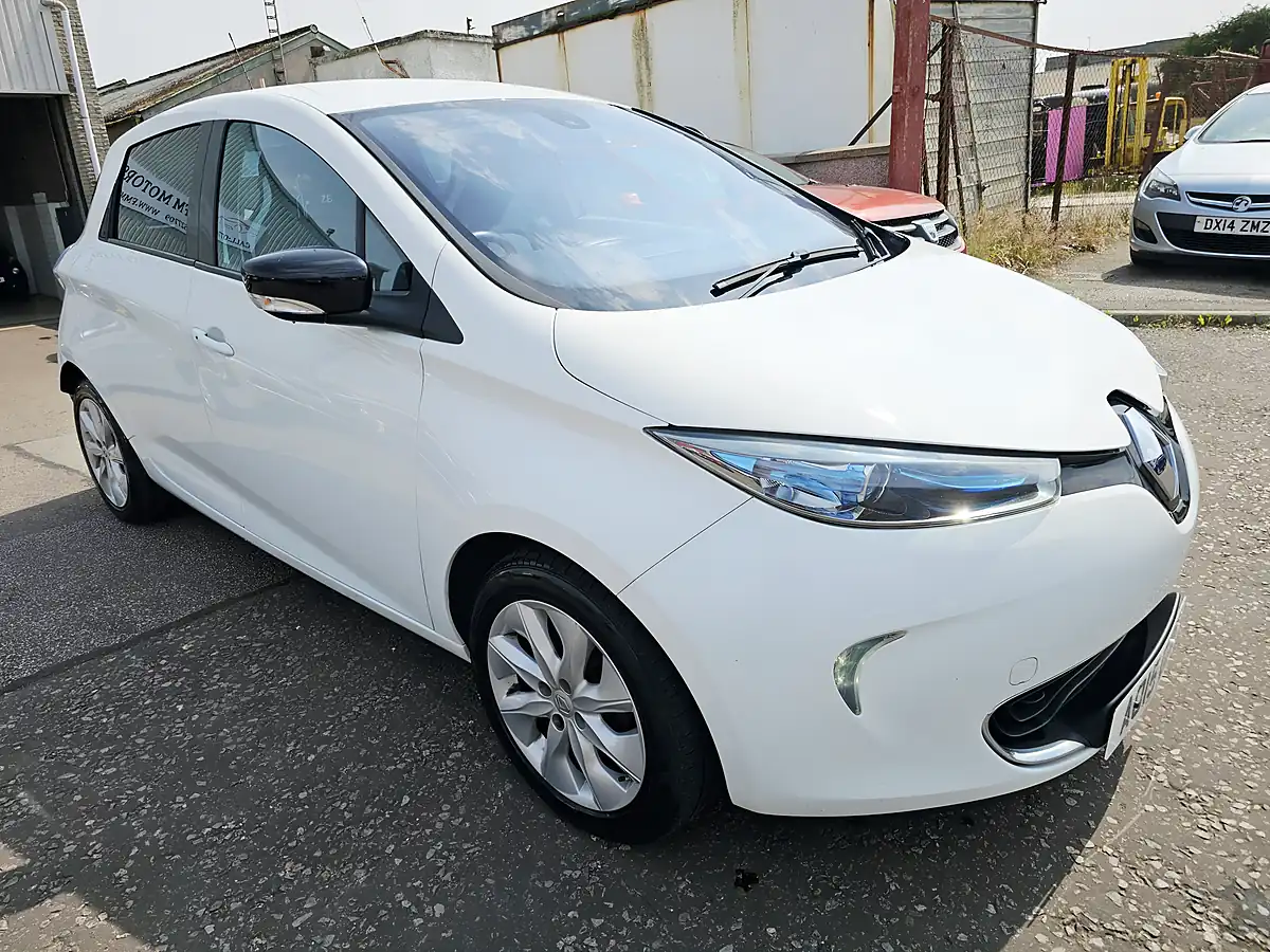 Used 2015 Renault Zoe Dynamique Intens White - Interior and Exterior details 6