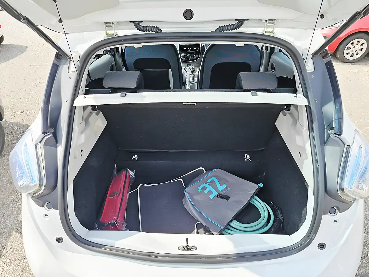 Used 2015 Renault Zoe Dynamique Intens White - Interior and Exterior details 7
