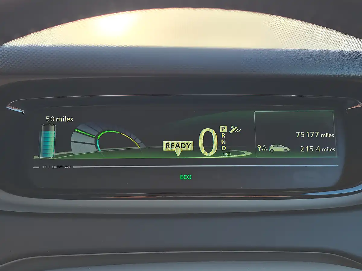 Used 2015 Renault Zoe Dynamique Intens White - Interior and Exterior details 10