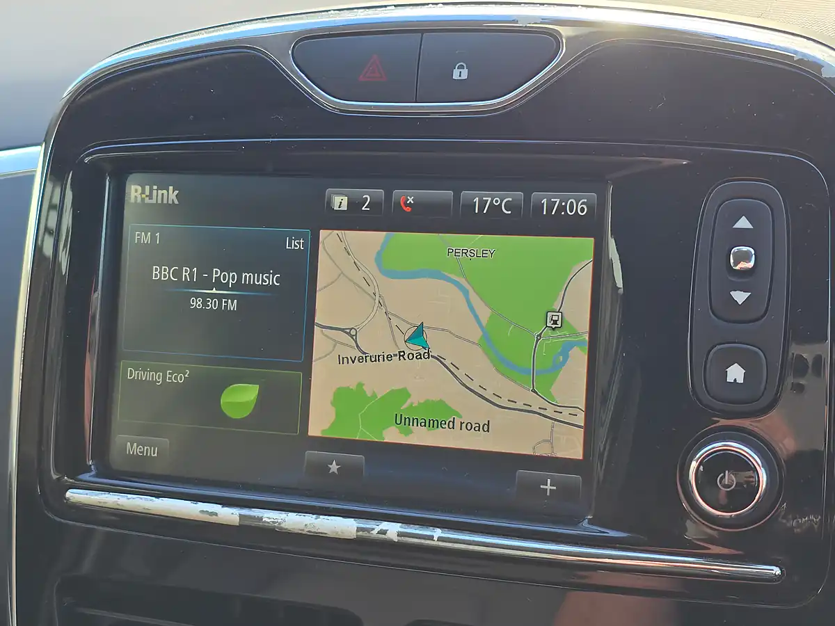 Used 2015 Renault Zoe Dynamique Intens White - Interior and Exterior details 11