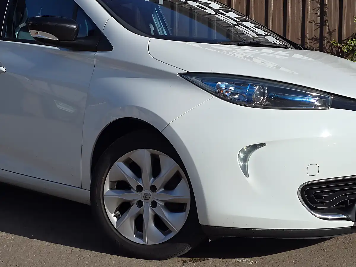 Used 2015 Renault Zoe Dynamique Intens White - Interior and Exterior details 3