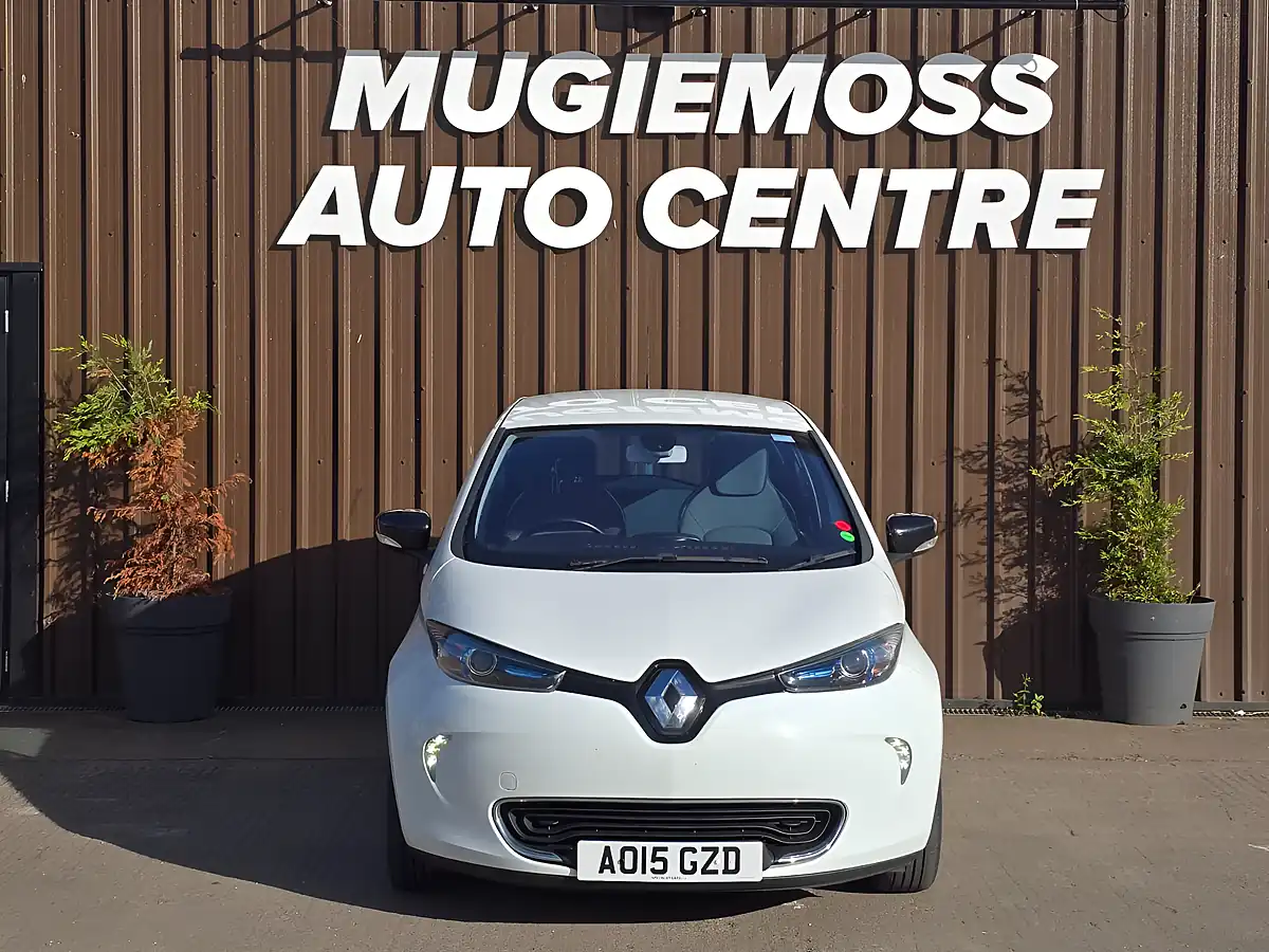 Used 2015 Renault Zoe Dynamique Intens White - Interior and Exterior details 4