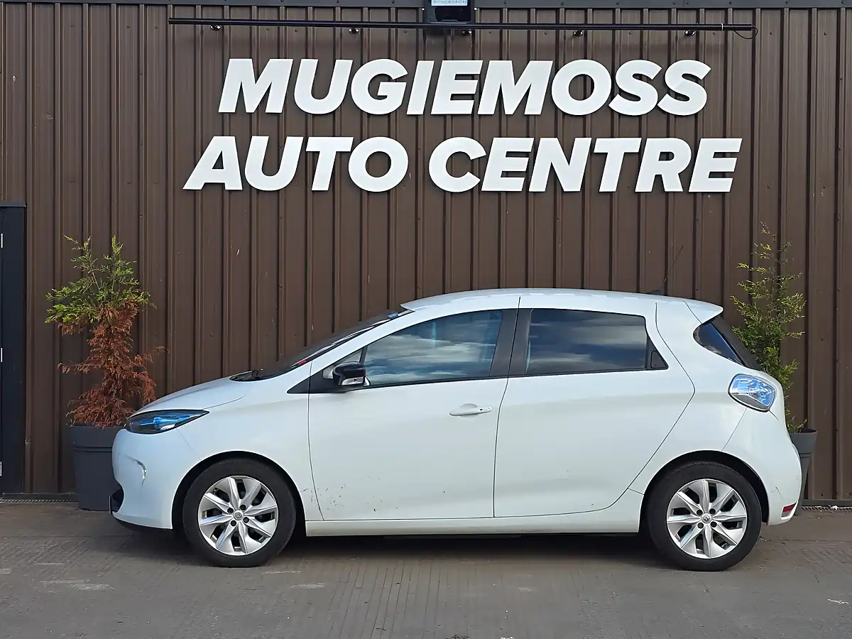 Used 2015 Renault Zoe Dynamique Intens White - Interior and Exterior details 5
