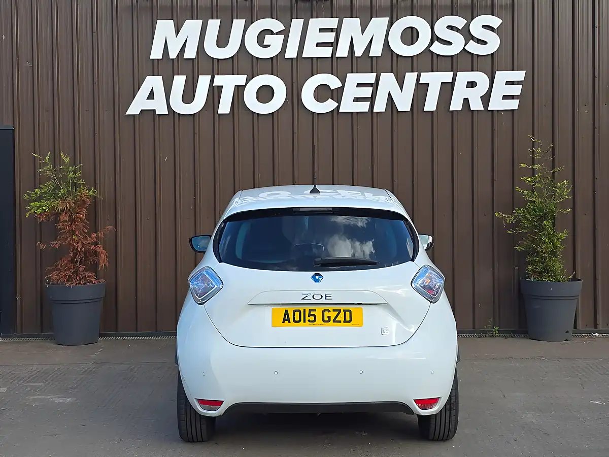Used 2015 Renault Zoe Dynamique Intens White - Interior and Exterior details 6