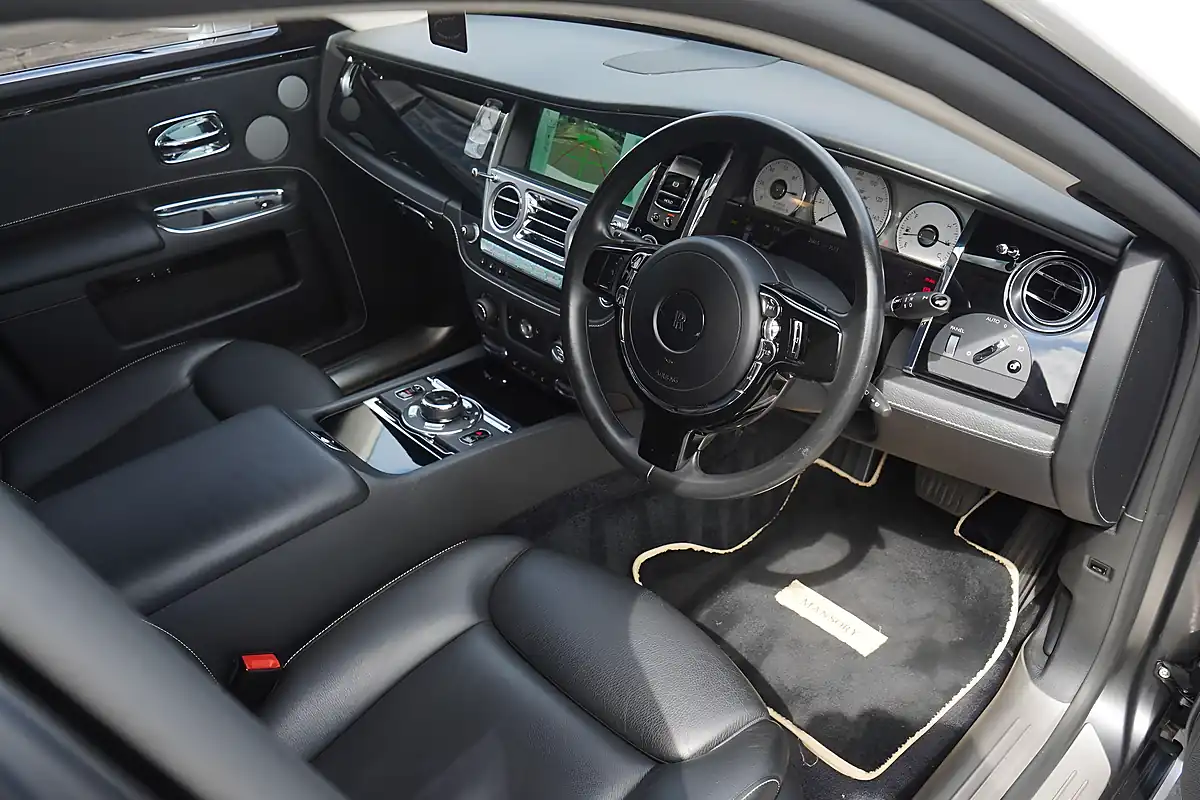 Used 2015 Rolls-Royce Ghost Series Ii White - Interior and Exterior details 16