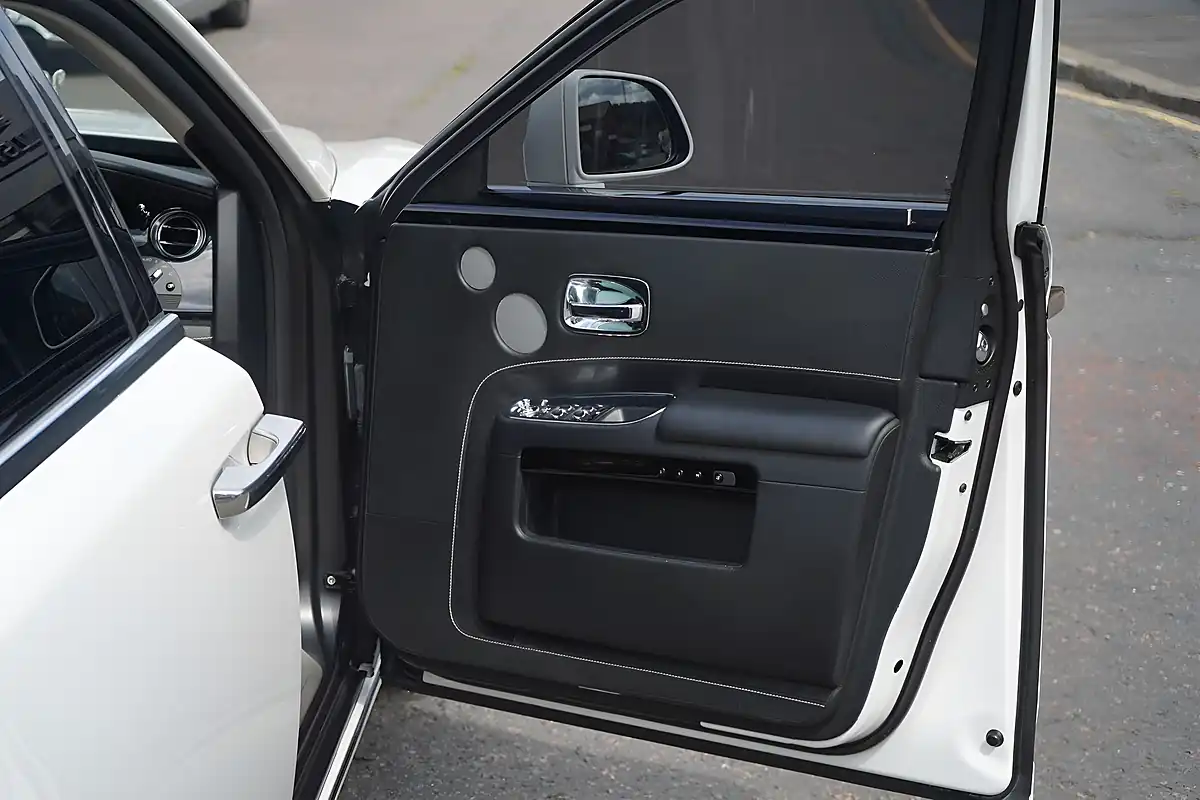 Used 2015 Rolls-Royce Ghost Series Ii White - Interior and Exterior details 17
