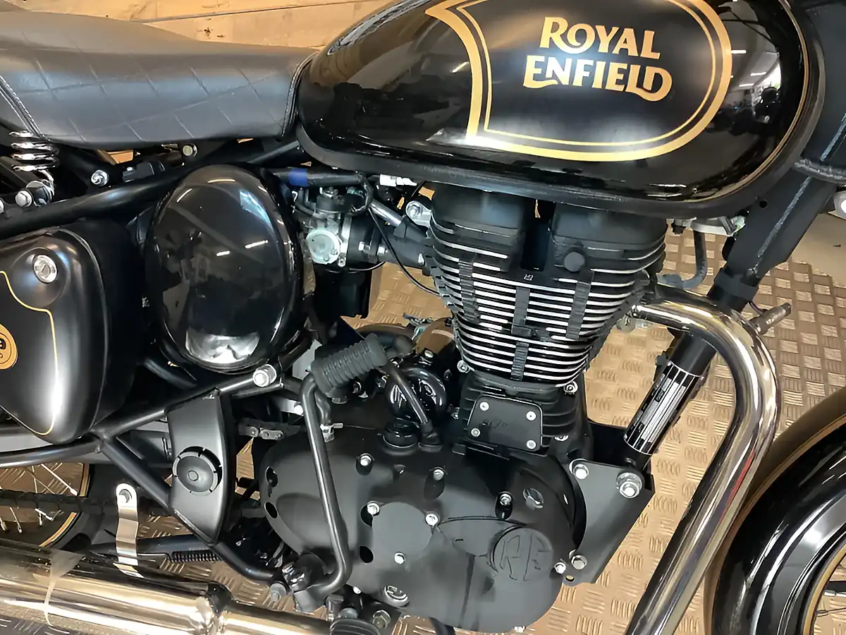 Used 2015 Royal Enfield Bullet Green - Interior and Exterior details 13