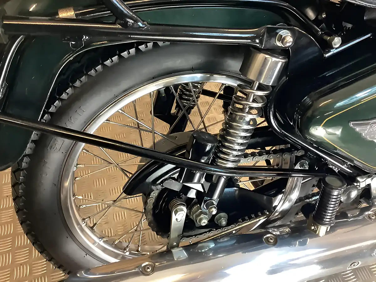 Used 2015 Royal Enfield Bullet Green - Interior and Exterior details 17