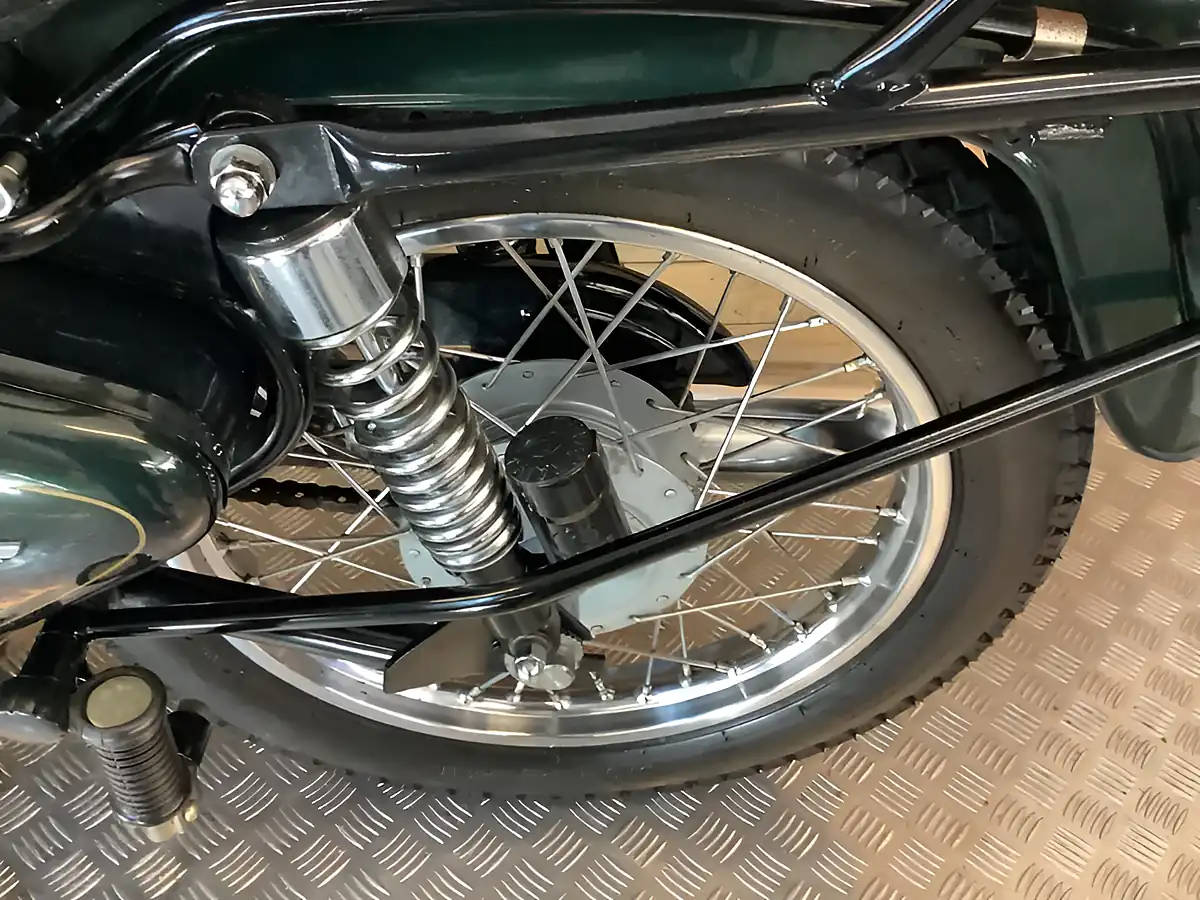 Used 2015 Royal Enfield Bullet Green - Interior and Exterior details 19