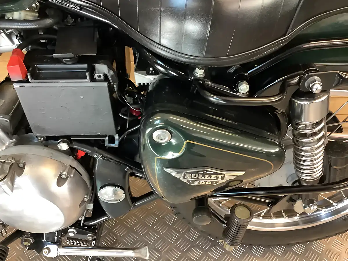 Used 2015 Royal Enfield Bullet Green - Interior and Exterior details 9