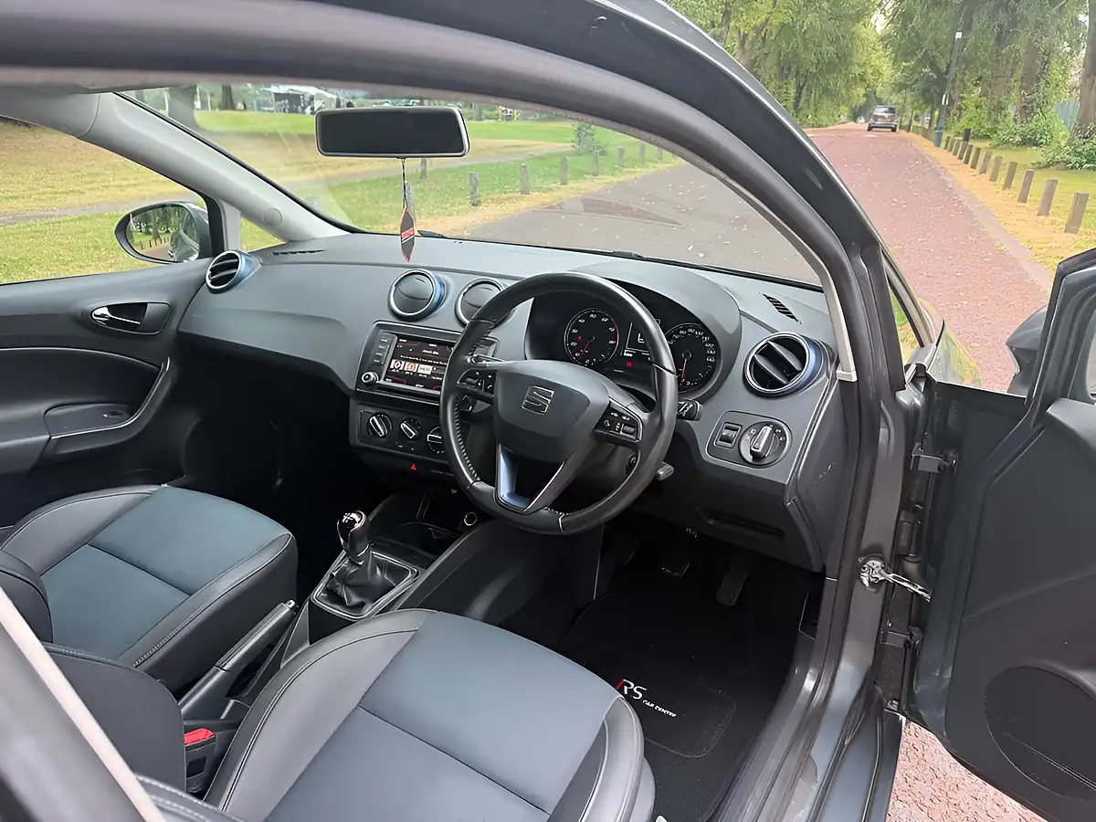 Used 2015 SEAT Ibiza Connect Sport Grey - Interior and Exterior details 10