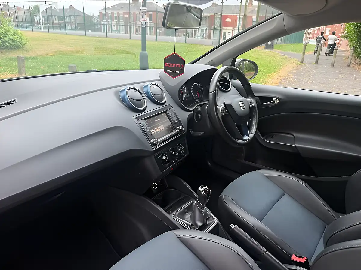 Used 2015 SEAT Ibiza Connect Sport Grey - Interior and Exterior details 12