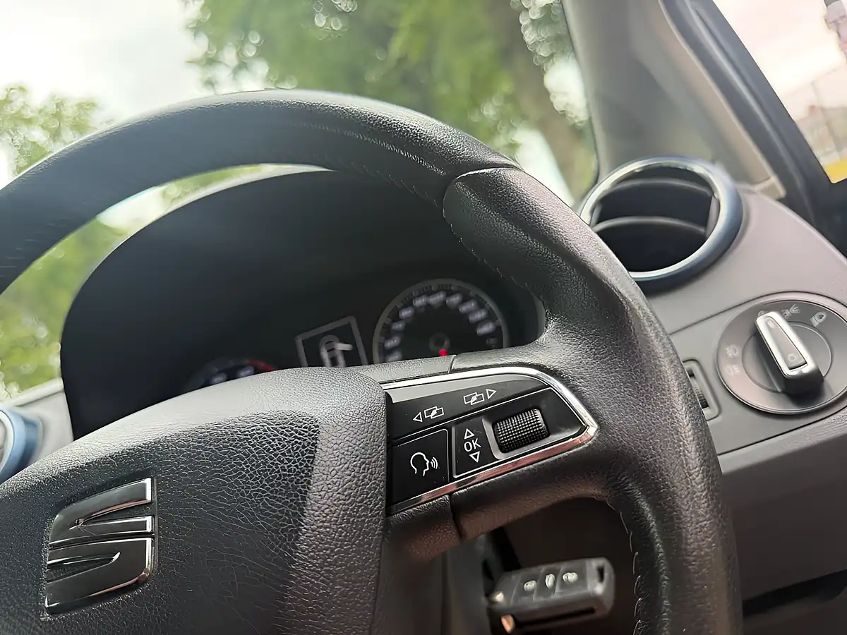 Used 2015 SEAT Ibiza Connect Sport Grey - Interior and Exterior details 18
