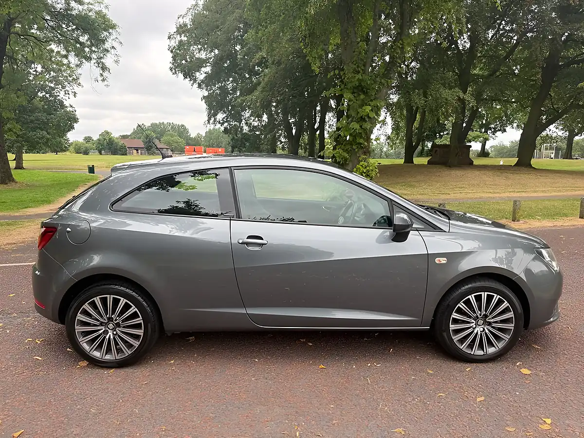 Used 2015 SEAT Ibiza Connect Sport Grey - Interior and Exterior details 2
