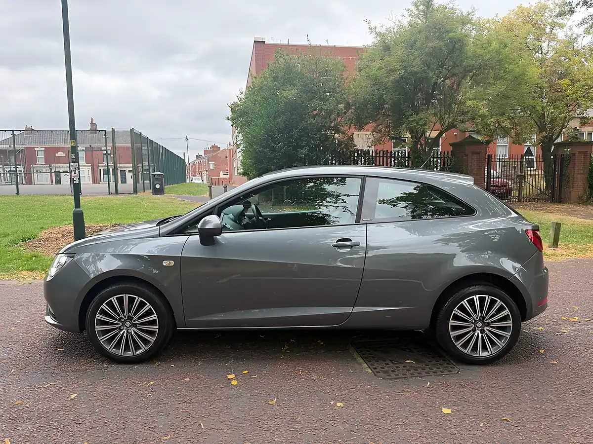 Used 2015 SEAT Ibiza Connect Sport Grey - Interior and Exterior details 4