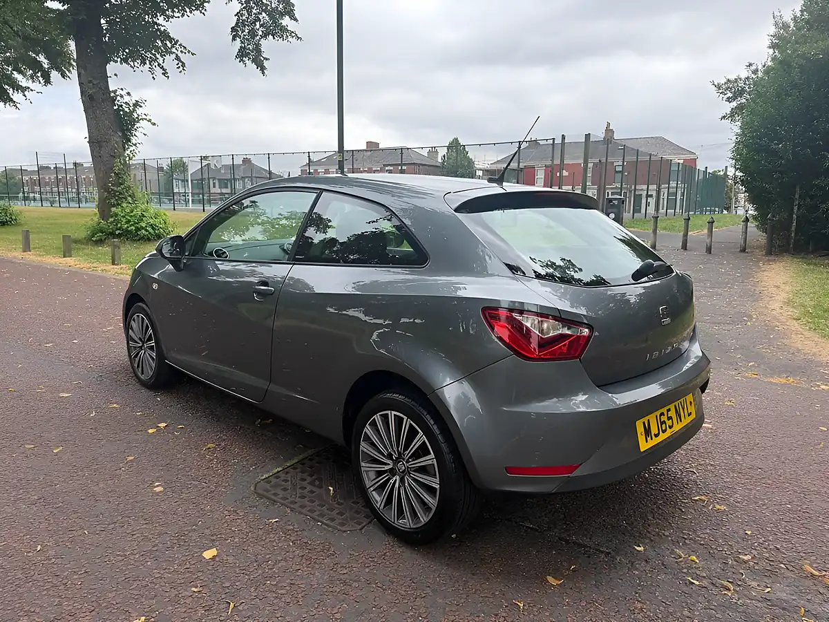 Used 2015 SEAT Ibiza Connect Sport Grey - Interior and Exterior details 5
