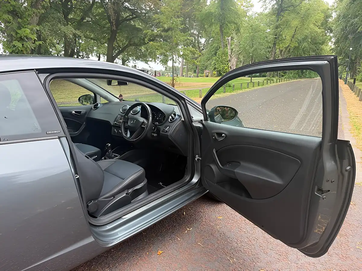 Used 2015 SEAT Ibiza Connect Sport Grey - Interior and Exterior details 7