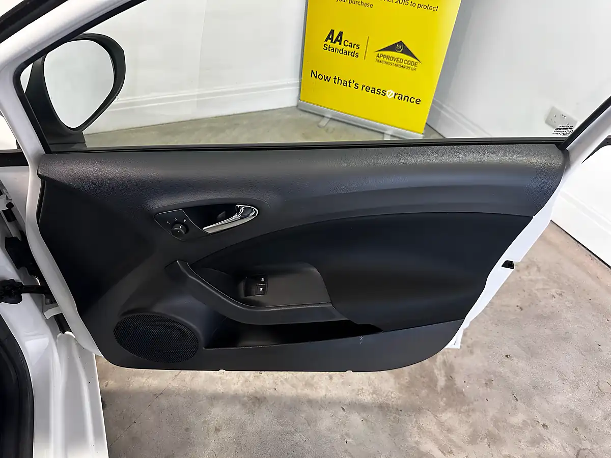 Used 2015 SEAT Ibiza Fr White - Interior and Exterior details 10