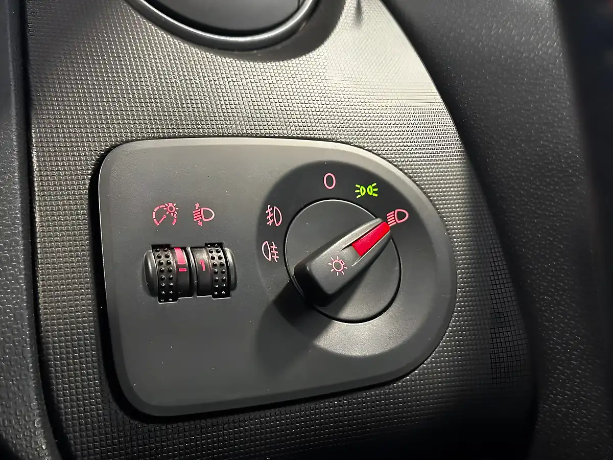 Used 2015 SEAT Ibiza Fr White - Interior and Exterior details 11