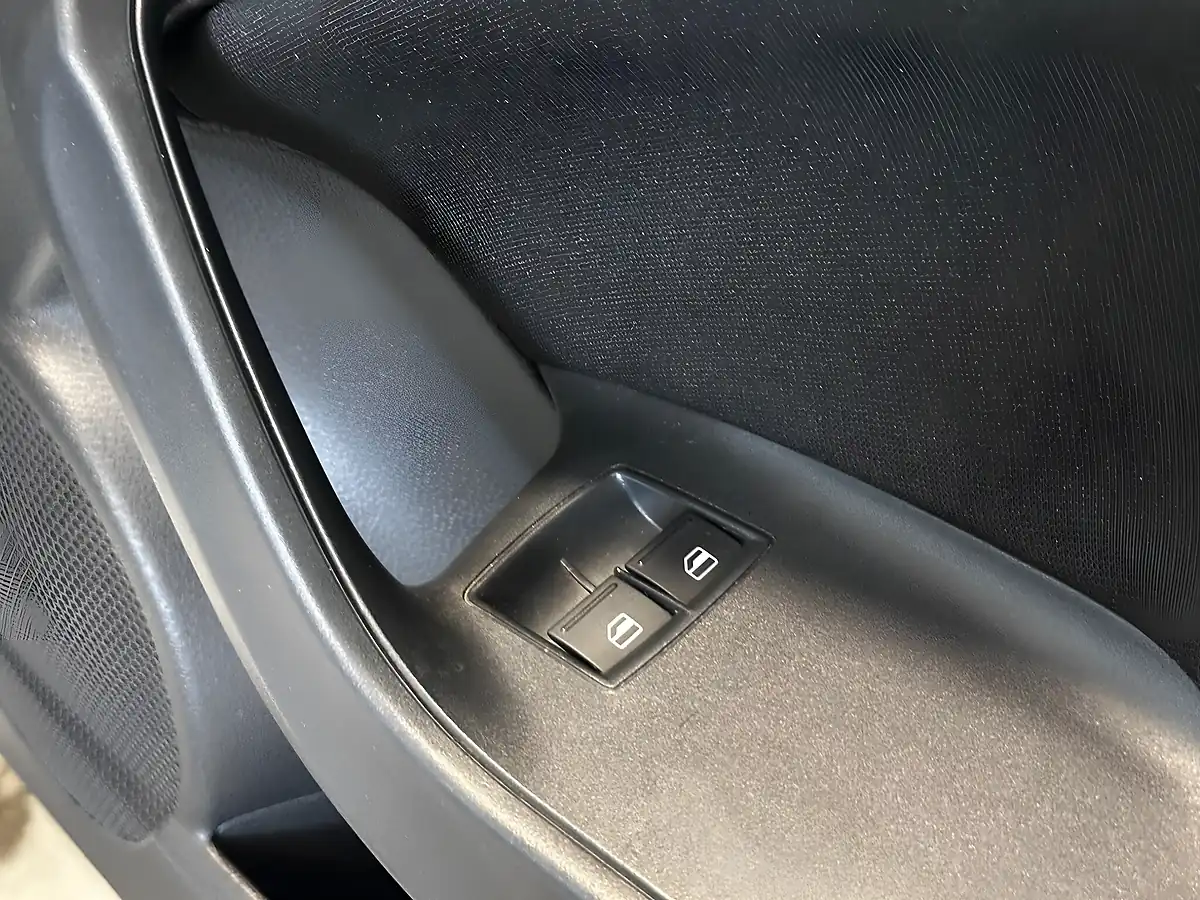 Used 2015 SEAT Ibiza Fr White - Interior and Exterior details 12