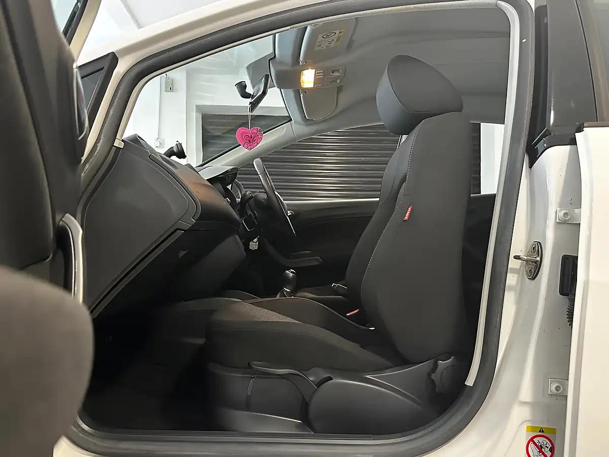 Used 2015 SEAT Ibiza Fr White - Interior and Exterior details 15