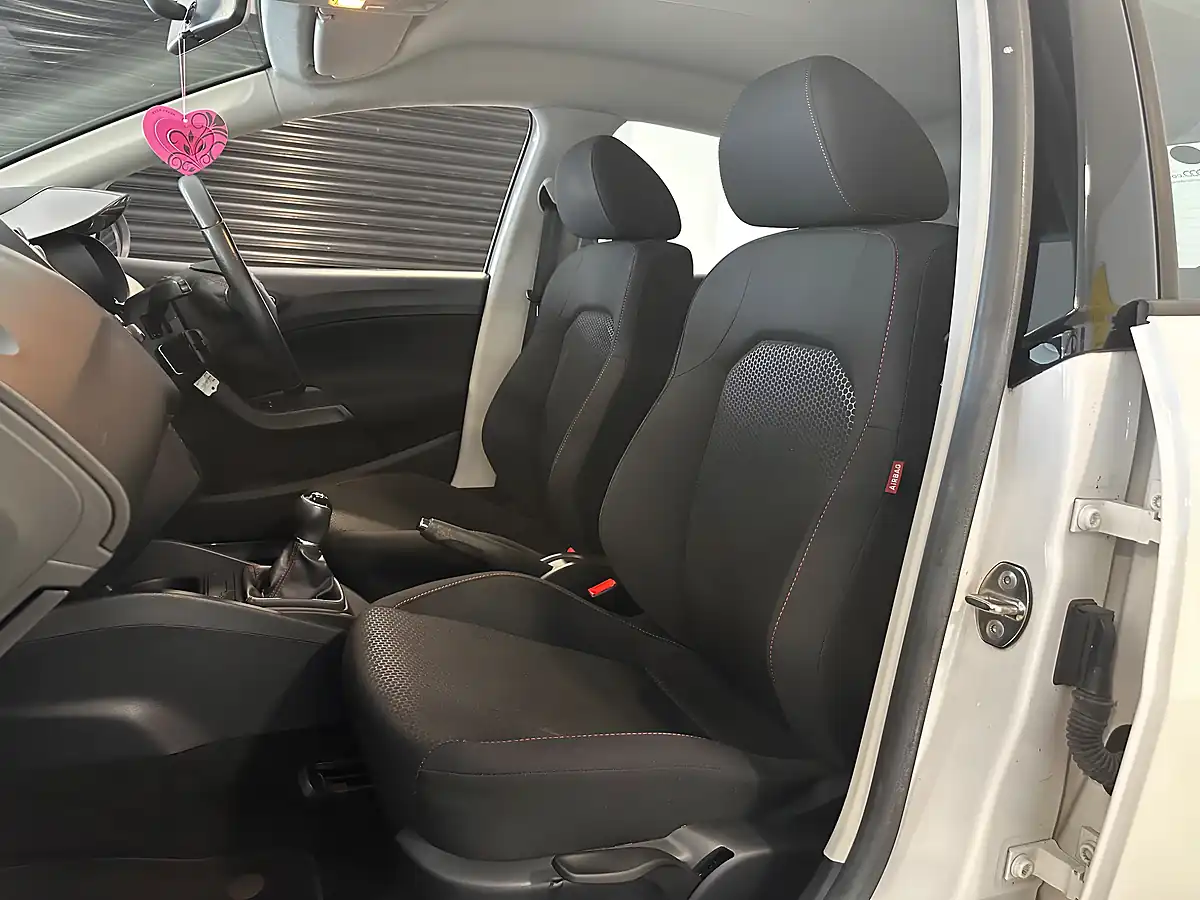 Used 2015 SEAT Ibiza Fr White - Interior and Exterior details 16