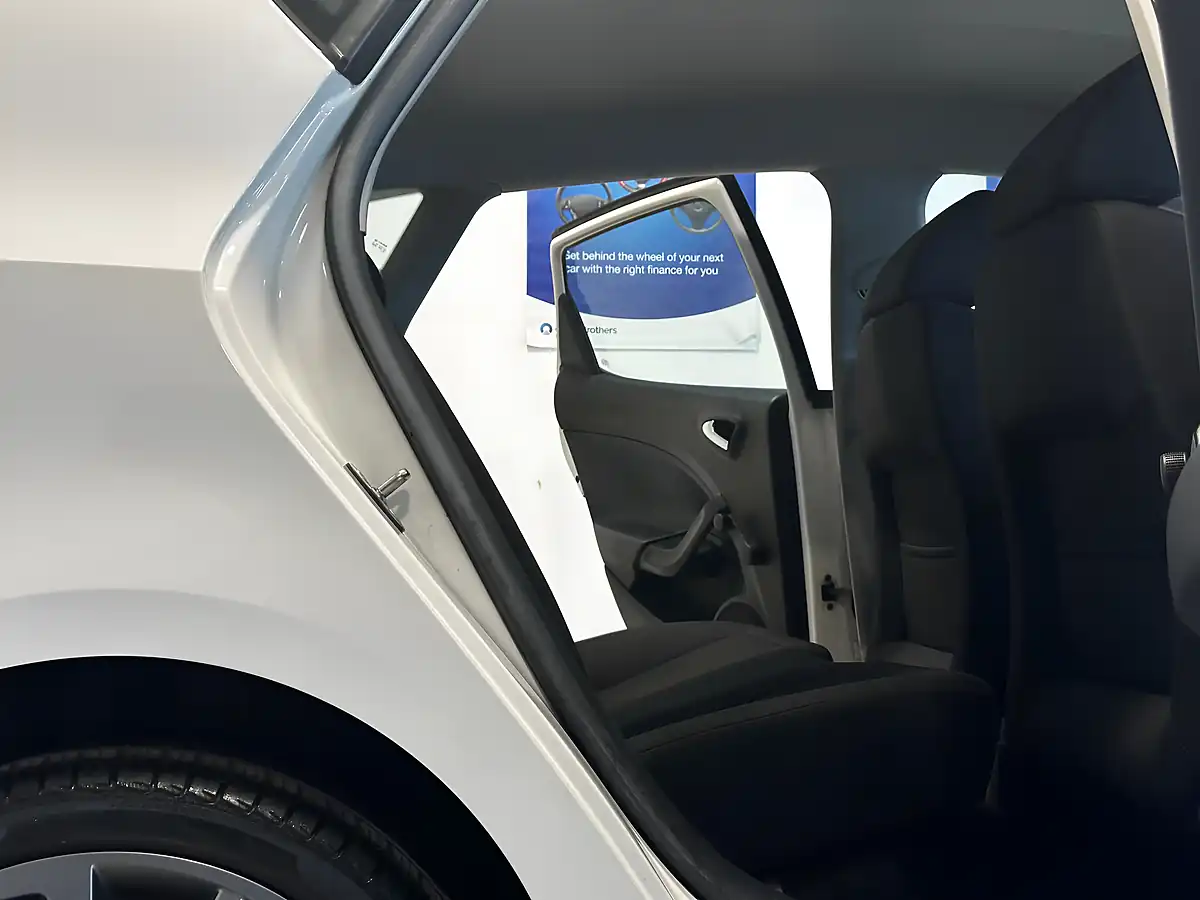 Used 2015 SEAT Ibiza Fr White - Interior and Exterior details 17