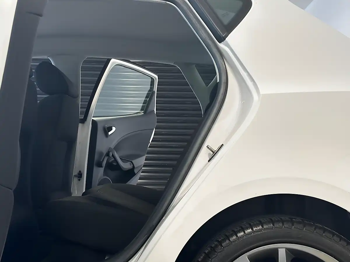 Used 2015 SEAT Ibiza Fr White - Interior and Exterior details 18