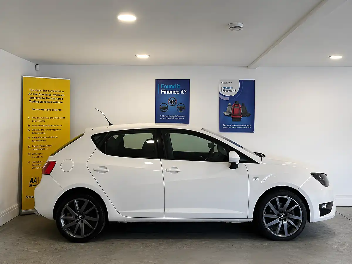 Used 2015 SEAT Ibiza Fr White - Interior and Exterior details 7