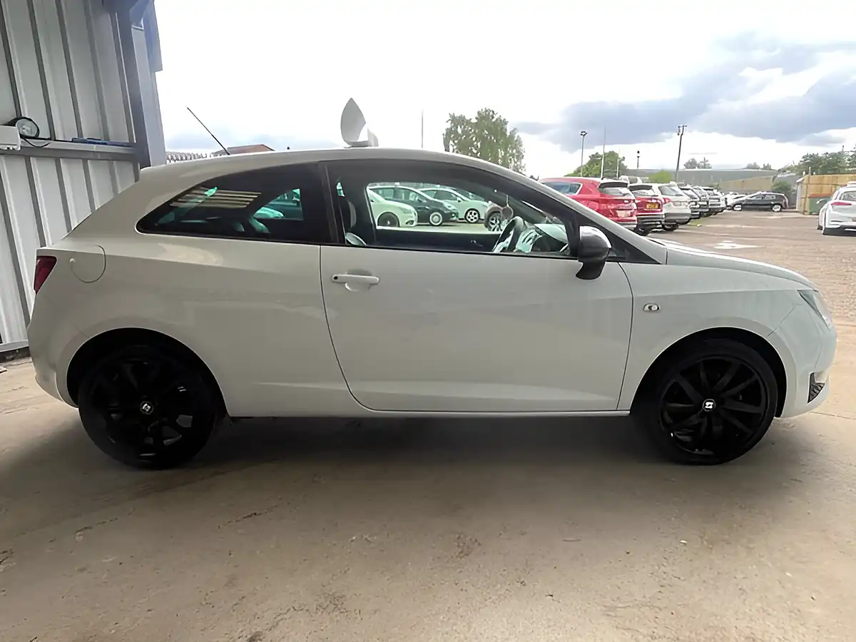 Used 2015 SEAT Ibiza Fr White - Interior and Exterior details 8
