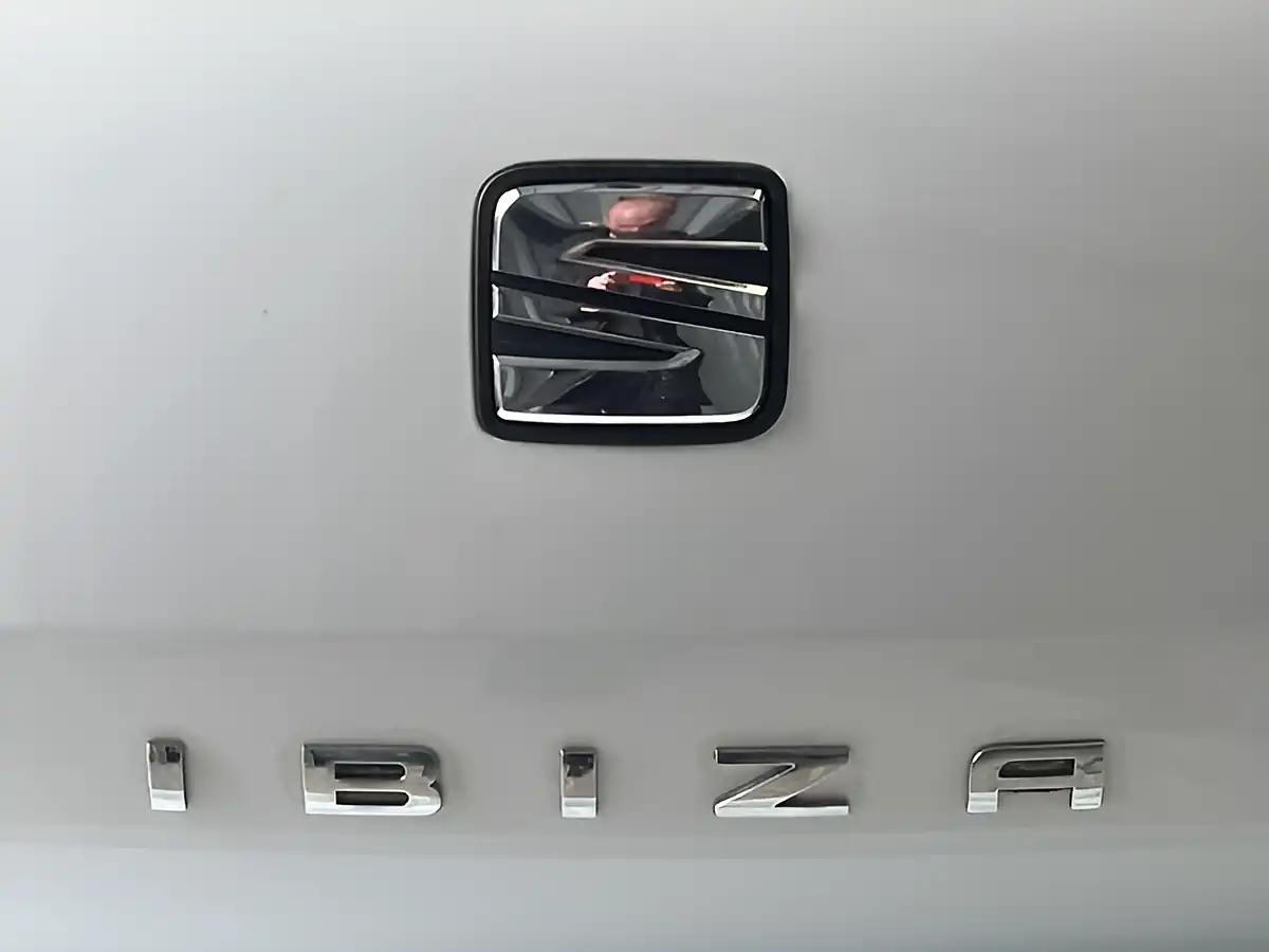 Used 2015 SEAT Ibiza Fr White - Interior and Exterior details 9