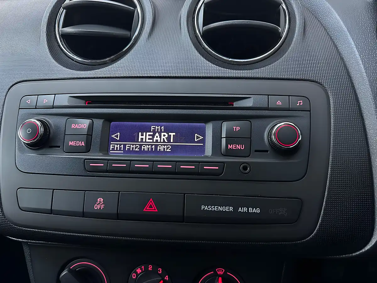 Used 2015 SEAT Ibiza I Tech Sport Coupe Nevada White - Interior and Exterior details 15