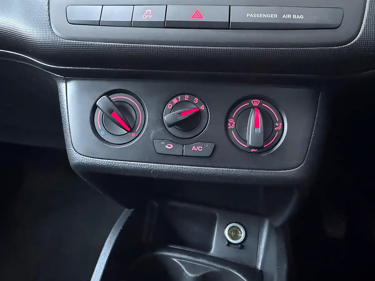 Used 2015 SEAT Ibiza I Tech Sport Coupe Nevada White - Interior and Exterior details 16
