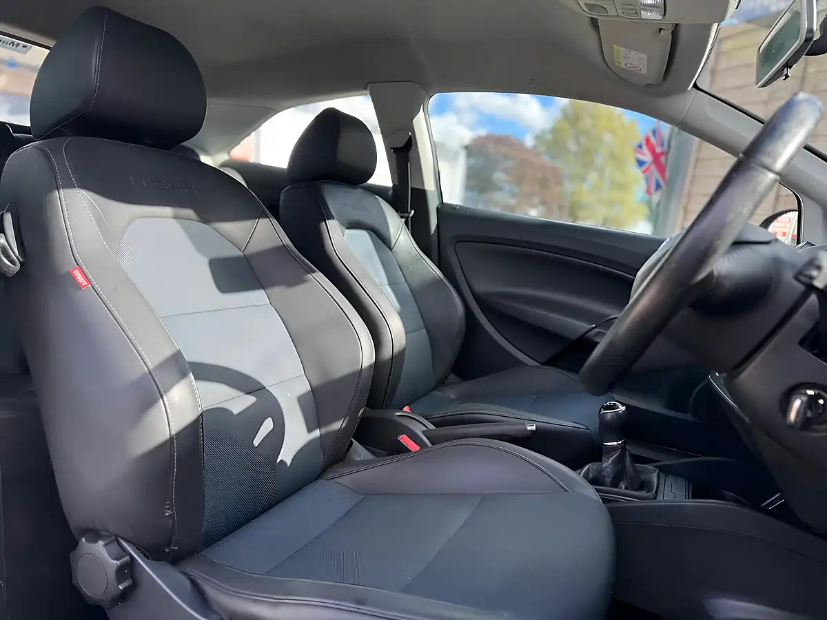 Used 2015 SEAT Ibiza I Tech Sport Coupe Silver - Interior and Exterior details 10