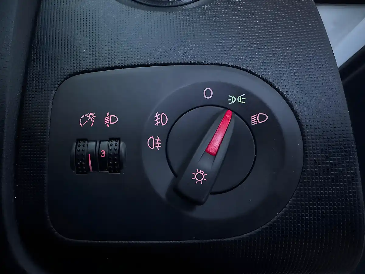 Used 2015 SEAT Ibiza I Tech White - Interior and Exterior details 15