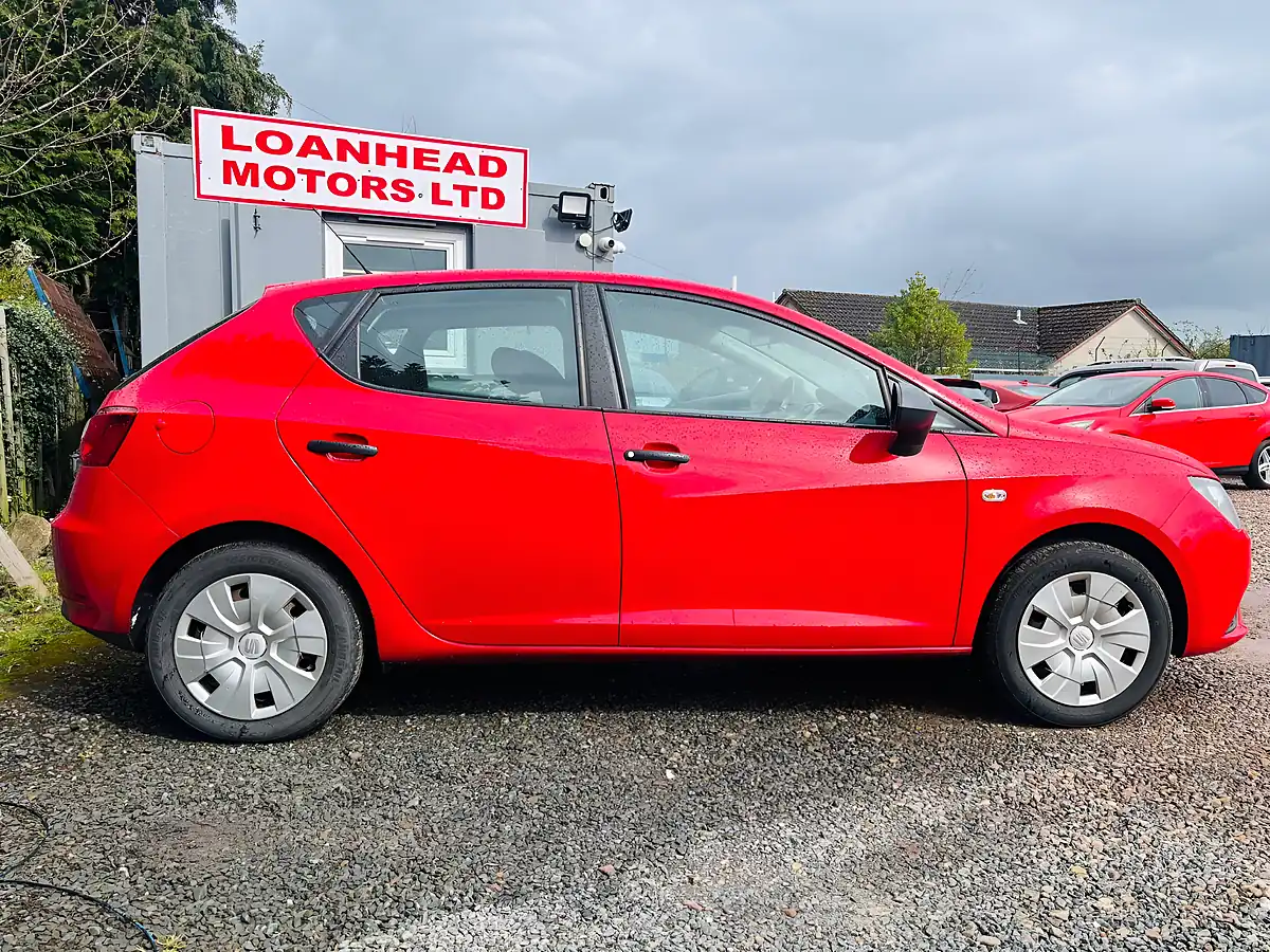 Used 2015 SEAT Ibiza S Red - Interior and Exterior details 16