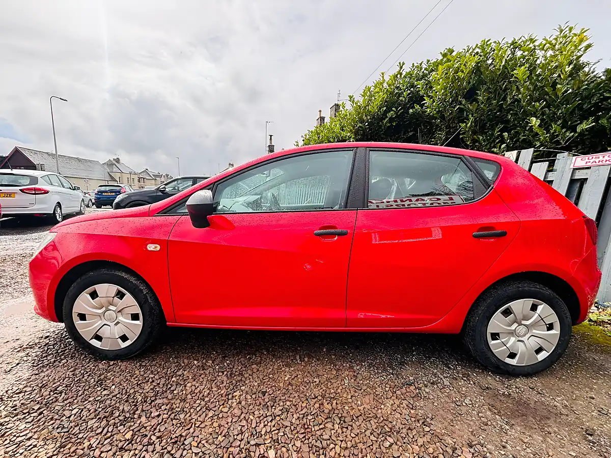 Used 2015 SEAT Ibiza S Red - Interior and Exterior details 7