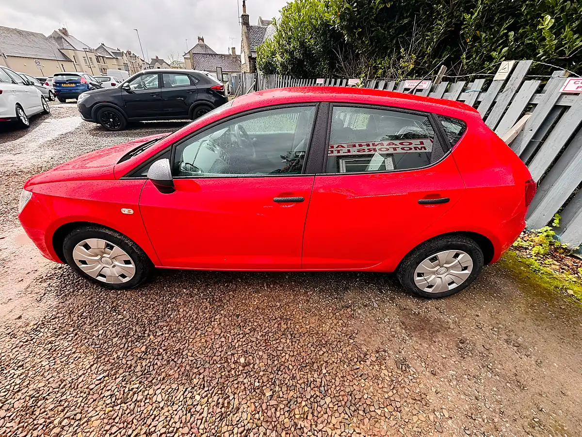 Used 2015 SEAT Ibiza S Red - Interior and Exterior details 8
