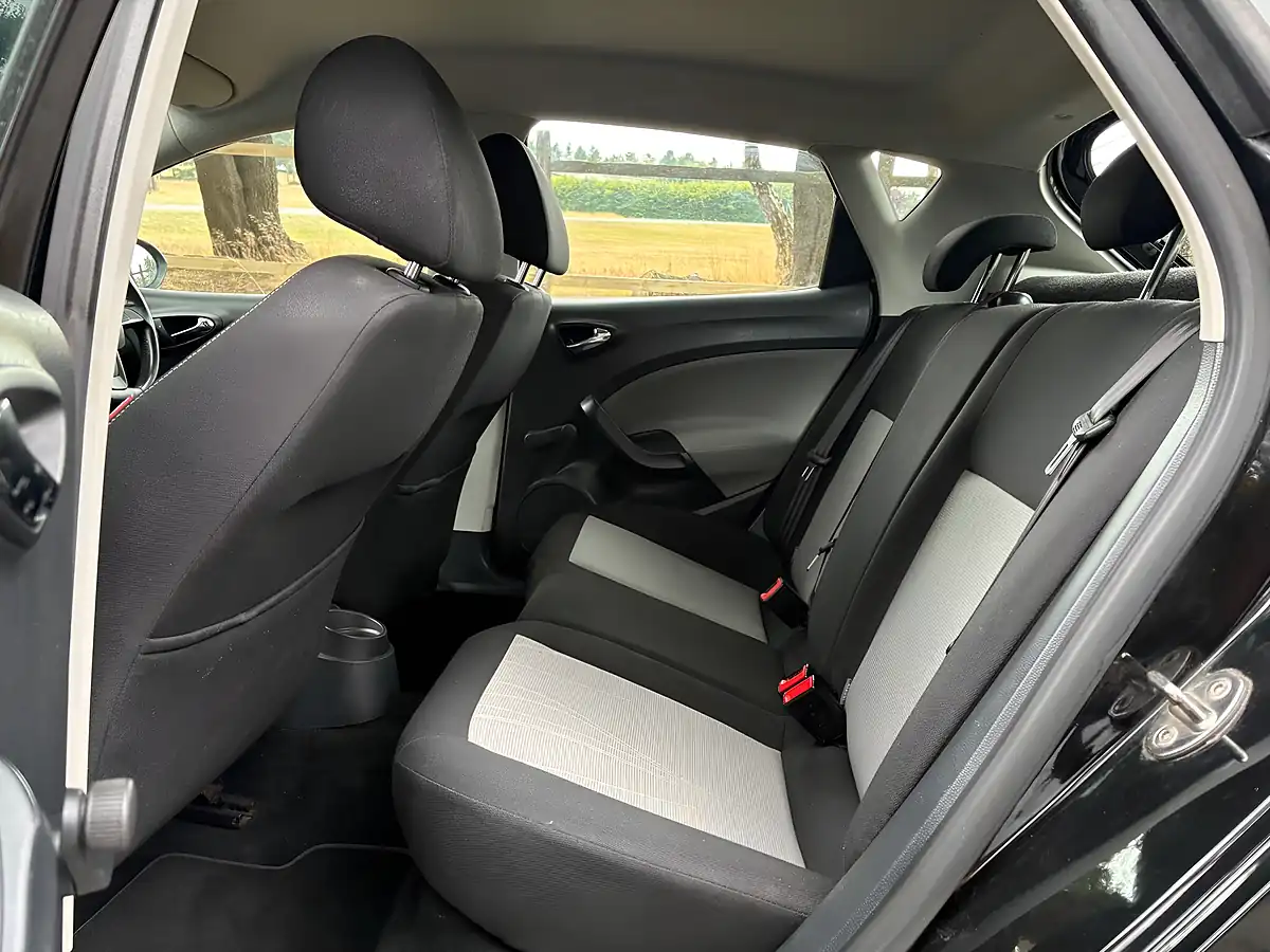 Used 2015 SEAT Ibiza Toca Black - Interior and Exterior details 16