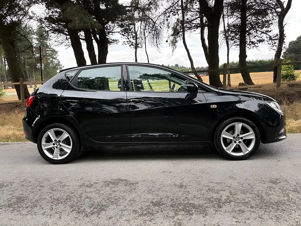 Used 2015 SEAT Ibiza Toca Black - Interior and Exterior details 4
