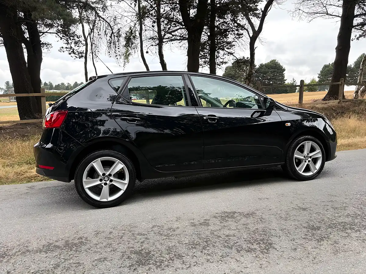 Used 2015 SEAT Ibiza Toca Black - Interior and Exterior details 5
