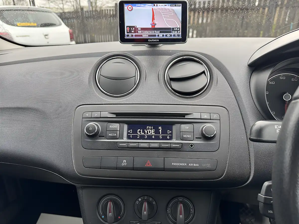 Used 2015 SEAT Ibiza Toca Red - Interior and Exterior details 14