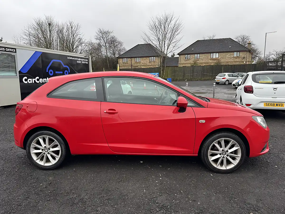 Used 2015 SEAT Ibiza Toca Red - Interior and Exterior details 3