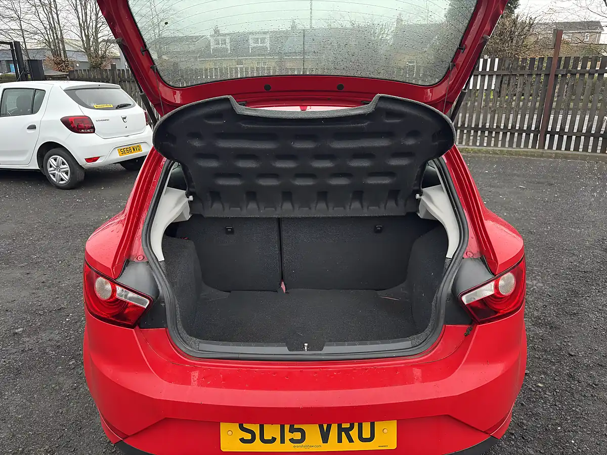 Used 2015 SEAT Ibiza Toca Red - Interior and Exterior details 4