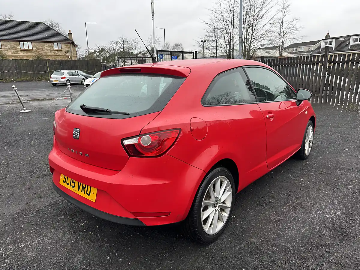 Used 2015 SEAT Ibiza Toca Red - Interior and Exterior details 5