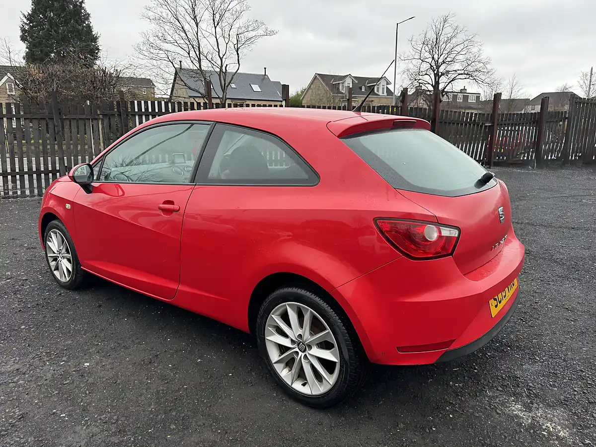 Used 2015 SEAT Ibiza Toca Red - Interior and Exterior details 7