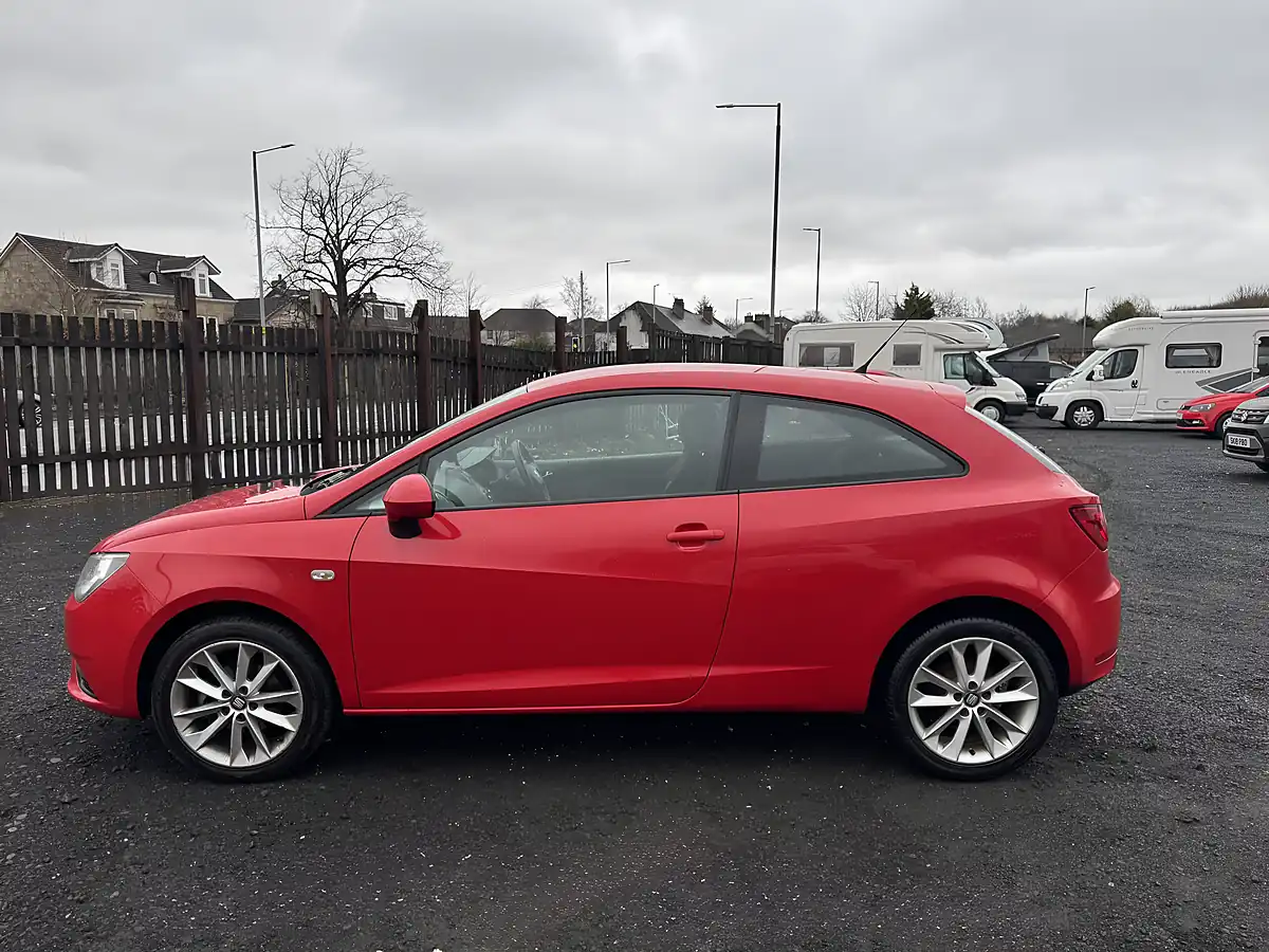 Used 2015 SEAT Ibiza Toca Red - Interior and Exterior details 9