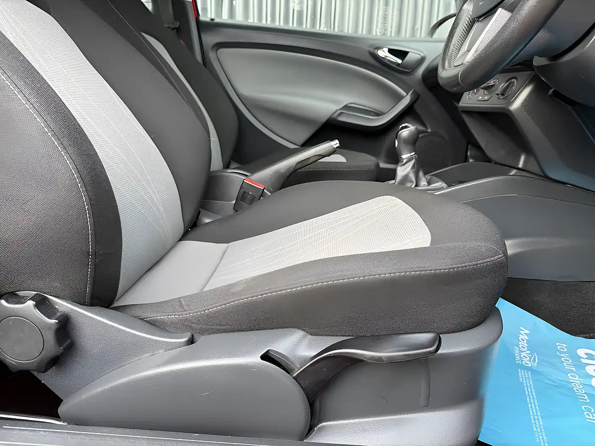 Used 2015 SEAT Ibiza Toca Red - Interior and Exterior details 11