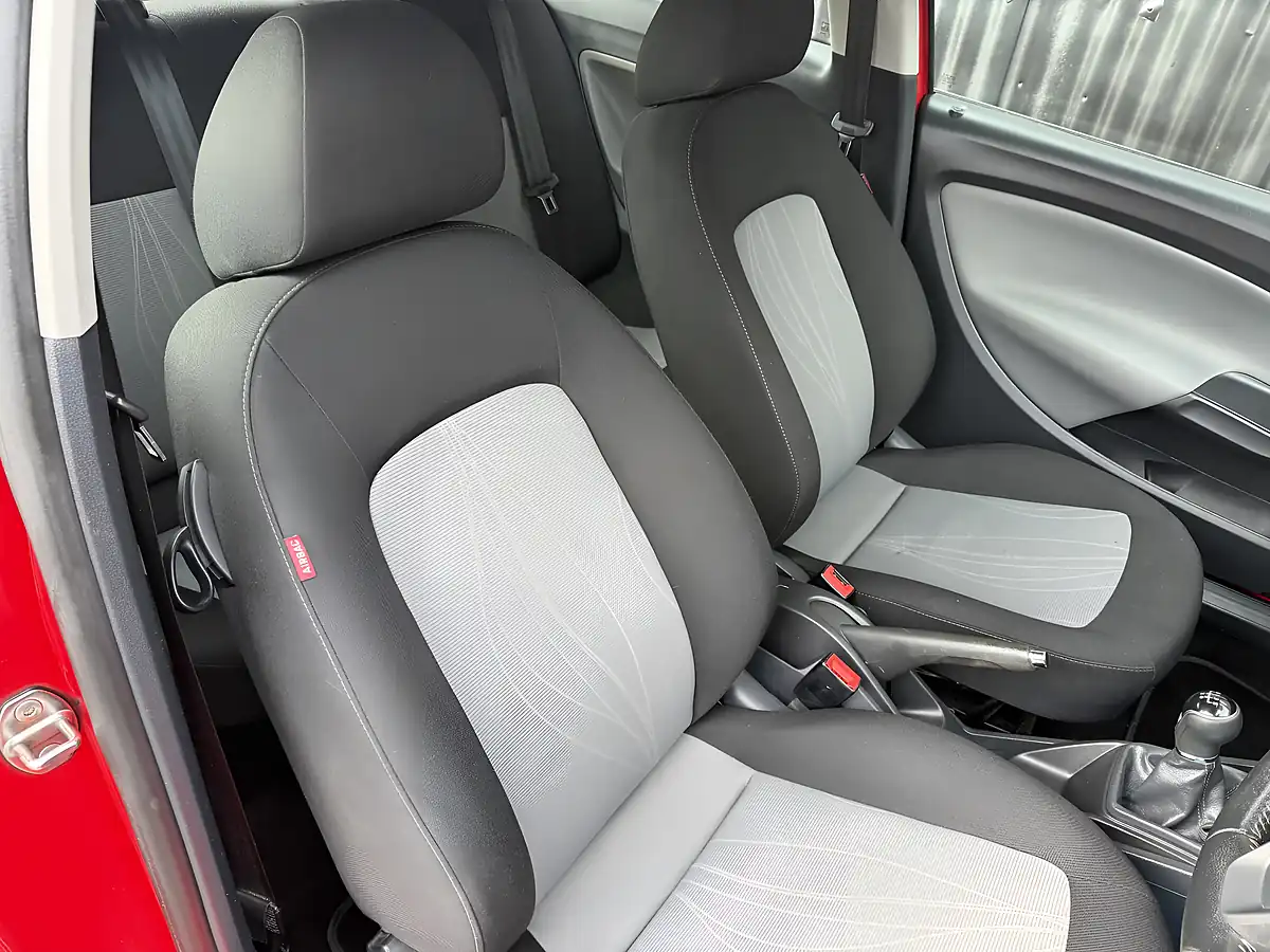 Used 2015 SEAT Ibiza Toca Red - Interior and Exterior details 12