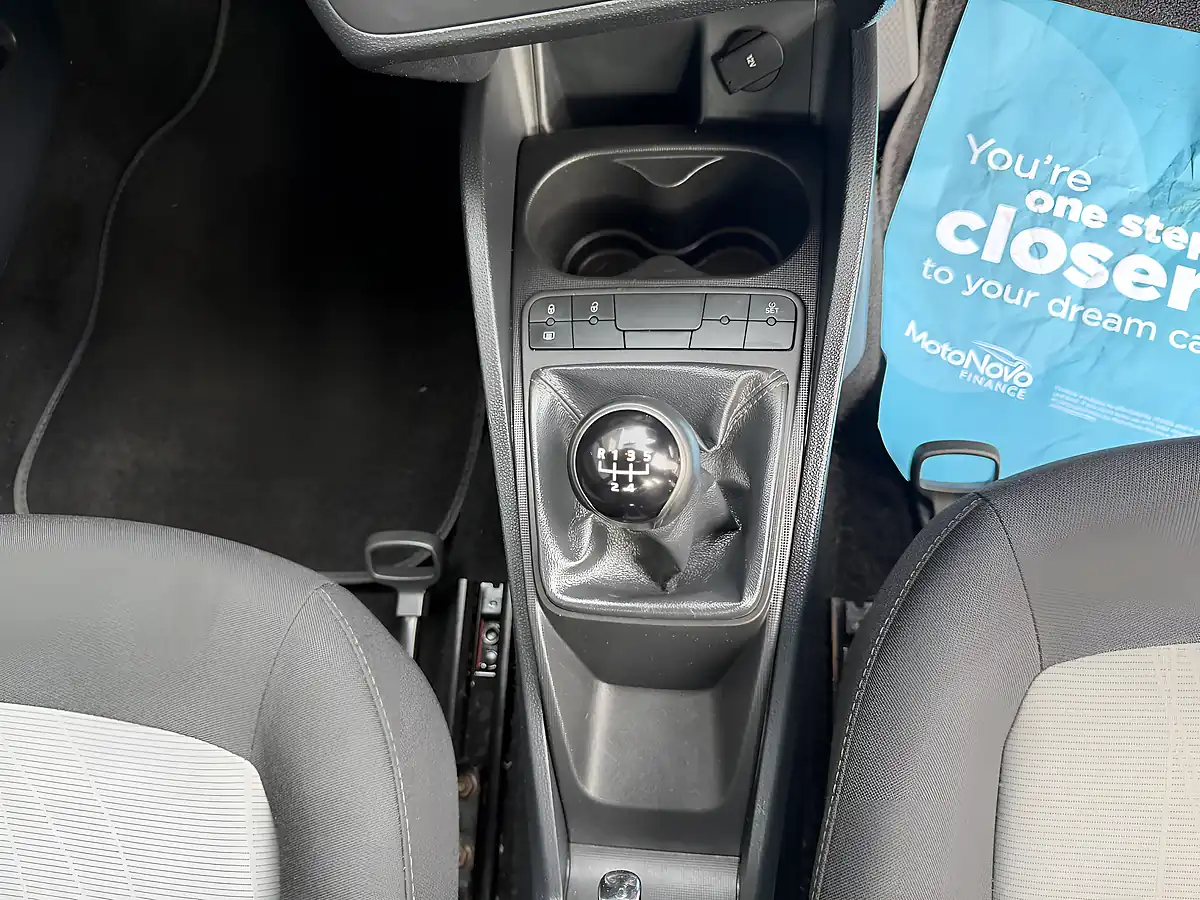 Used 2015 SEAT Ibiza Toca Red - Interior and Exterior details 16